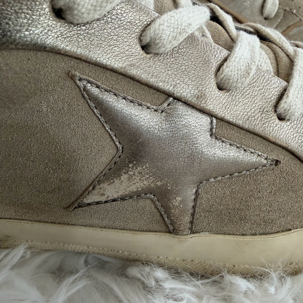 Golden Goose Deluxe Brand (GGDB) - VCE
2.12 High-Top Sneakers
Size: 41 US 11 - Picture 2 of 13
